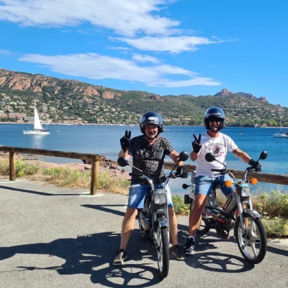Balade en cyclomoteur d'époque dans le var