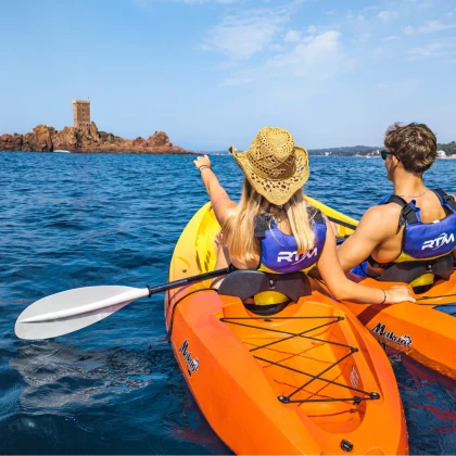kayak en mer dans les calanques de l'esterel