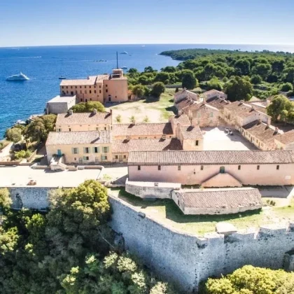 Ferry Cannes-Ile Sainte-Marguerite Visit museum Royal Fort