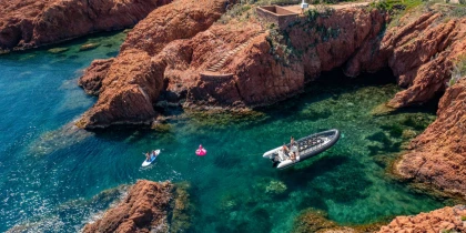 Swimming and snorkeling break during a private boat excursion in the Estérel