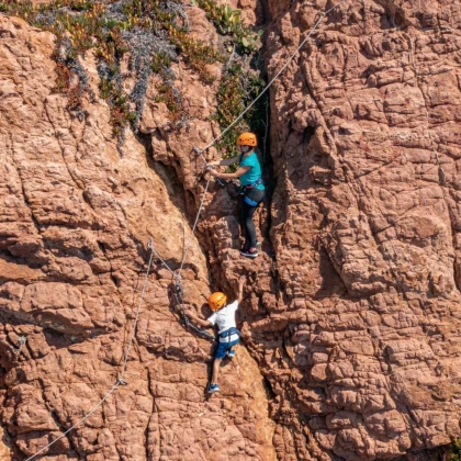 climbing red rocks esterel
