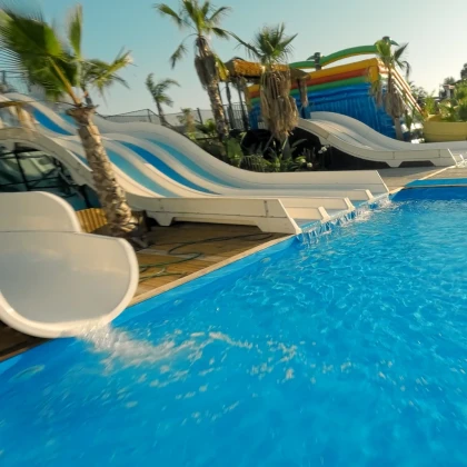 activités ludiques enfants et adultes au Play Park Puget-sur-Argens avec ninja training trampoline et zigoto escalade