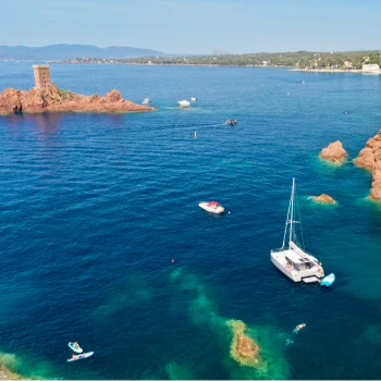 Catamaran in the Estérel Calanques