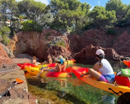 kayak dans les calanques de l'Estérel