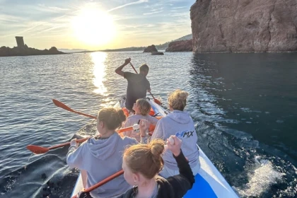 Sunset Aperitif on a Giant Paddle Board in Saint-Raphaël – Dramont Coves - Expérience Côte d'Azur