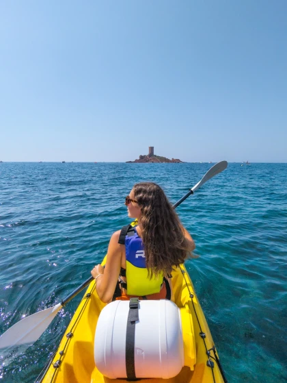 Afternoon sunbathing and kayaking in front of the Ile d'Or - Special EVG/JF - Expérience Côte d'Azur