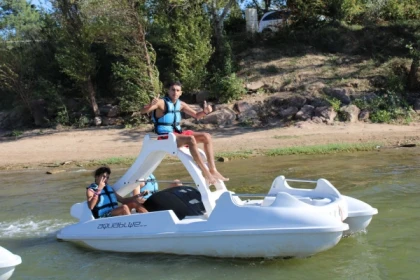 ARENA - Pedalo Rental on Lake - Expérience Côte d'Azur