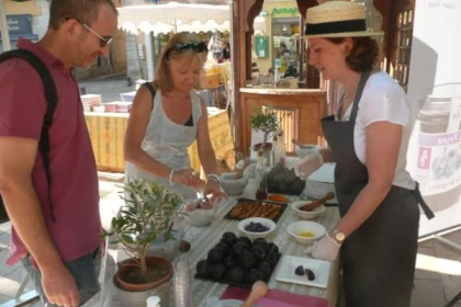 Cooking workshop: tapenade, fruits & flowers, pistou, Pan Bagnat - Expérience Côte d'Azur