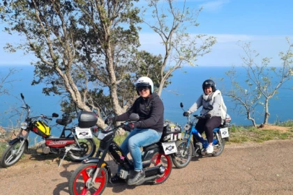 Guided ride in a real vintage moped - Saint Raphaël - Expérience Côte d'Azur