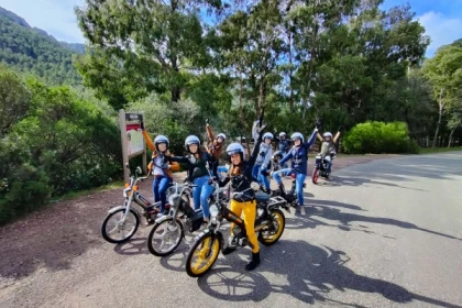 Guided ride in a real vintage moped - Saint Raphaël - Expérience Côte d'Azur