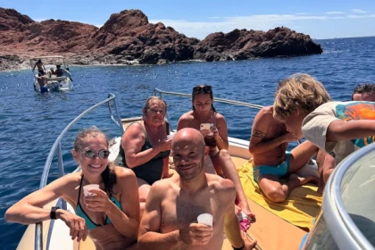Boat Trip through the Estérel Calanques from Agay – Saint-Raphaël - Expérience Côte d'Azur