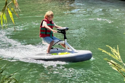 Electric Jet Ski for Kids on the Agay River – Saint-Raphaël - Expérience Côte d'Azur