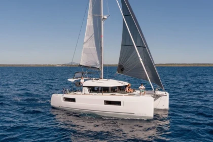 COPY COPY COPY COPY COPY CATAMARAN CRUISE SAINT-TROPEZ FULL DAY WITH SKIPPER 12 people - Expérience Côte d'Azur