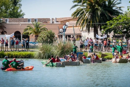 Cardboard boat building & racing - Expérience Côte d'Azur