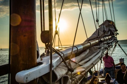 Sunset cruise abord a traditional sailing boat - Expérience Côte d'Azur