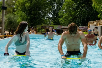 Cross fit training in swimming pool  - Expérience Côte d'Azur