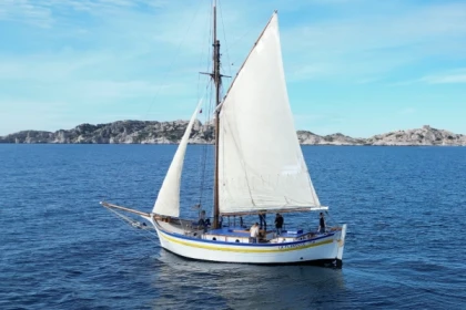Daycruise aboard a traditional sailing boat - Expérience Côte d'Azur