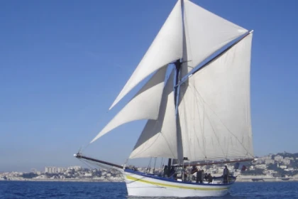 Half-day cruise aboard a traditional sailing boat - Expérience Côte d'Azur