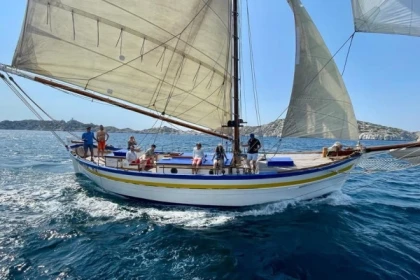 Half-day cruise aboard a traditional sailing boat - Expérience Côte d'Azur