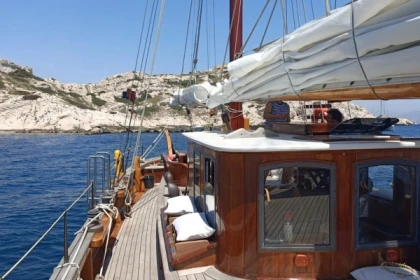 Set Sail – Half-Day Sailing Trip with Bruine Beer - Expérience Côte d'Azur