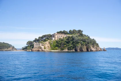 Départ Hyères | La Journée Signature | Fort de Brégançon & Porquerolles - app.name