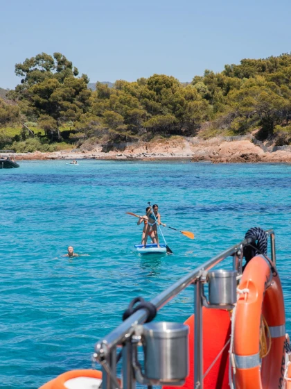 Catamaran Hyères: Full-Day Lunch Cruise to Fort Brégançon & Porquerolles - Expérience Côte d'Azur