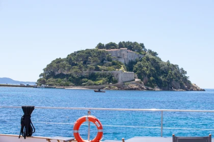 Departure Hyères | La Matinée Détente | Fort de Brégançon or Porquerolles - Expérience Côte d'Azur