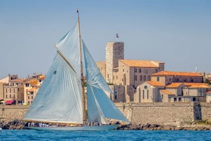 Departure Marina Baie des Anges | Day with Meals | Les Voiles d'Antibes - Expérience Côte d'Azur