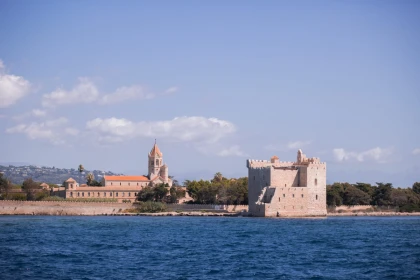 Catamaran day trip - Departure from Cagnes sur Mer to the Lérins Islands - Expérience Côte d'Azur