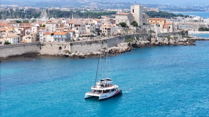 Catamaran cruise on the Côte d'Azur with aperitif - Cap d'Antibes from Villeneuve-Loubet - Expérience Côte d'Azur