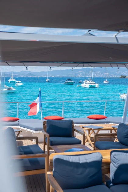 Relaxing morning on a catamaran departing from Marina Baie des Anges - Heading for Anse de la Salis and Antibes - Expérience Côte d'Azur