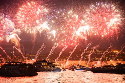 Sunset cruise from Marina Baie des Anges with dinner & fireworks in Cannes - Expérience Côte d'Azur