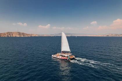 Catamaran Cruise to Frioul from Marseille – Afternoon Relaxation - Expérience Côte d'Azur