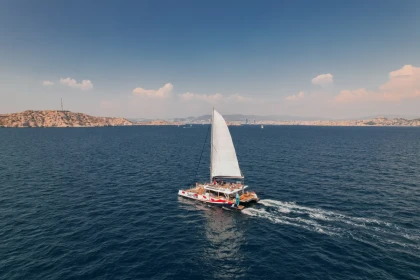 Catamaran Cruise to Frioul from Marseille – Afternoon Relaxation - Expérience Côte d'Azur