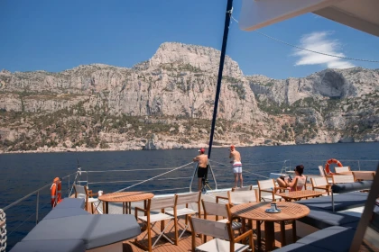 Full-Day Boat Tour of Calanques from Marseille with Buffet Lunch & Swimming Stops - Expérience Côte d'Azur
