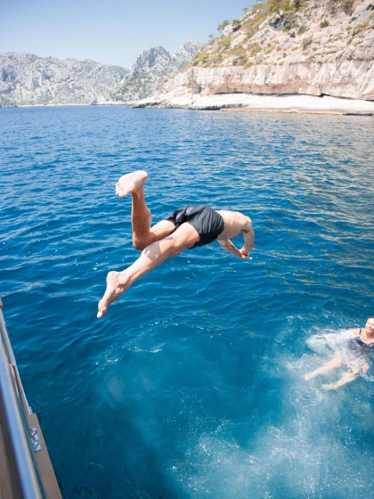 Full-Day Boat Tour of Calanques from Marseille with Buffet Lunch & Swimming Stops - Expérience Côte d'Azur
