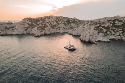 Sunset evening & dinner on a catamaran departing from Marseille: Frioul archipelago - Expérience Côte d'Azur