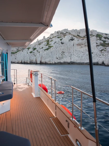 Sunset evening & dinner on a catamaran departing from Marseille: Frioul archipelago - Expérience Côte d'Azur