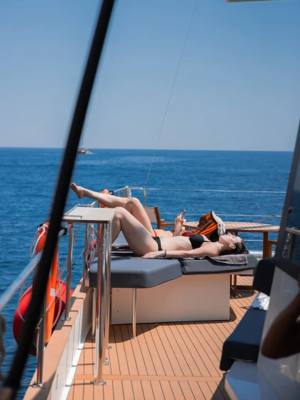 Brunch cruise from Marseille: discover the calanques on a catamaran - Expérience Côte d'Azur