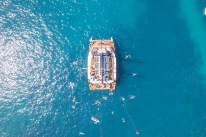 Relaxing afternoon catamaran cruise from Nice - Bay of Villefranche-sur-Mer & Saint-Jean-Cap-Ferrat - Expérience Côte d'Azur