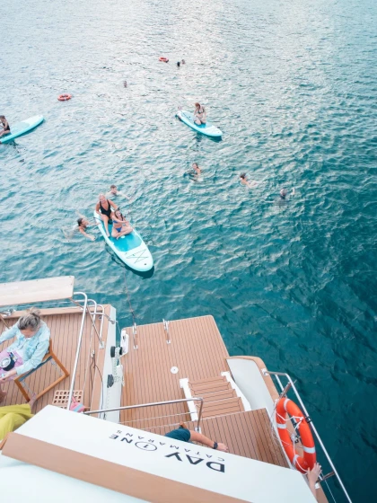 Brunch at sea on a catamaran - Departure from Nice, Villefranche & Saint-Jean-Cap-Ferrat - Expérience Côte d'Azur