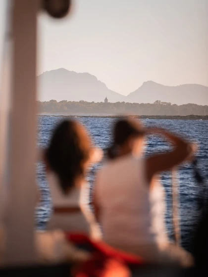 Sunset cruise on a catamaran departing from Nice - Villefranche-sur-Mer Bay - Expérience Côte d'Azur