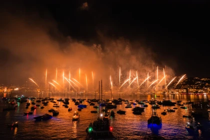 catamaran Cannes feu artifice mer îles de Lérins
