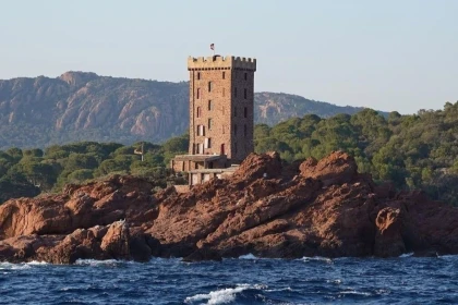 Exclusive Offer - 10% Catamaran trip from St Raphaël to the Esterel creeks - Brunch at sea - Expérience Côte d'Azur