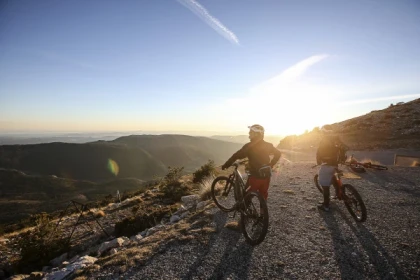 Electric assisted mountain bike ride - Expérience Côte d'Azur