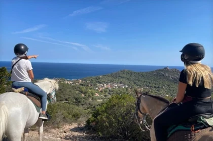 Bachelorette / Bachelor Party on Horseback with Provençal Aperitif at Dramont – Saint-Raphaël - Expérience Côte d'Azur