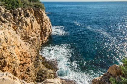 Sailing trip Cannes - Antibes 3H30 - Expérience Côte d'Azur