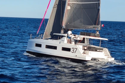 PRIVATE Catamaran 1/2 DAY trip (4h) - NOMAD4 - Expérience Côte d'Azur