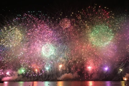 Fireworks at sea - Cannes - Expérience Côte d'Azur