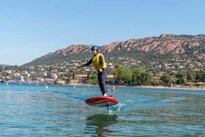 Electric surfing initiation in Agay - Expérience Côte d'Azur